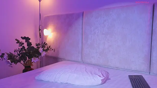 Snapshot of Nioki_ chatting on 04-16-26, 03:18 Nioki online show from 04-16-26, 03:18