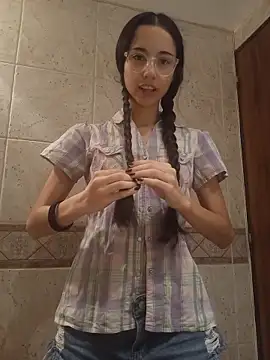 Snapshot of isaaabelaaa chatting on 02-13-26, 11:10 isaaabelaaa online show from 02-13-26, 11:10