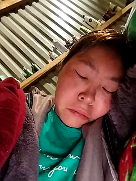 Yiyoongg online show from 03-20-26, 01:39