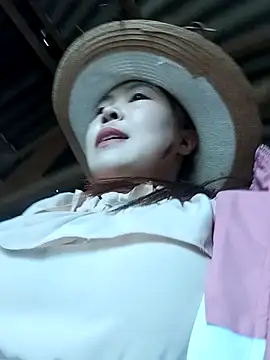 Yiyoongg online show from 04-14-26, 12:04