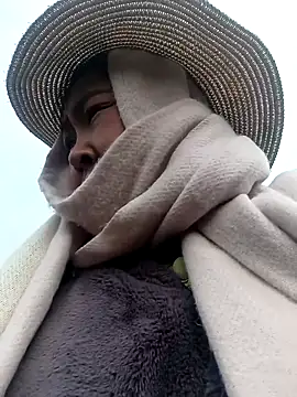 Yiyoongg online show from 03-21-26, 02:24