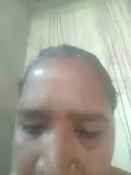 Snapshot of Loomaraj chatting on 02-19-26, 03:58 Loomaraj online show from 02-19-26, 03:58