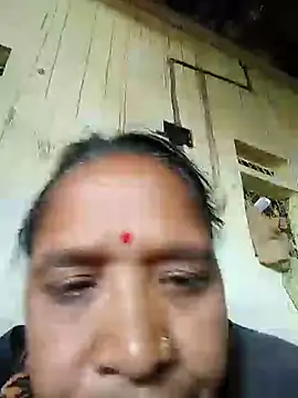 Snapshot of Loomaraj chatting on 05-10-26, 02:48 Loomaraj online show from 05-10-26, 02:48