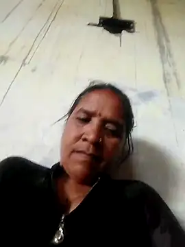 Snapshot of Loomaraj chatting on 05-15-26, 05:38 Loomaraj online show from 05-15-26, 05:38