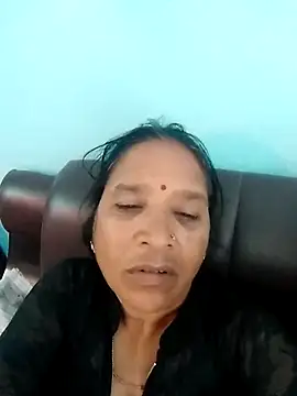 Snapshot of Loomaraj chatting on 05-14-26, 03:58 Loomaraj online show from 05-14-26, 03:58