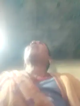 Snapshot of Loomaraj chatting on 02-18-26, 05:27 Loomaraj online show from 02-18-26, 05:27