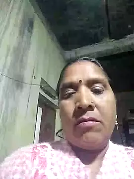 Snapshot of Loomaraj chatting on 02-15-26, 07:13 Loomaraj online show from 02-15-26, 07:13