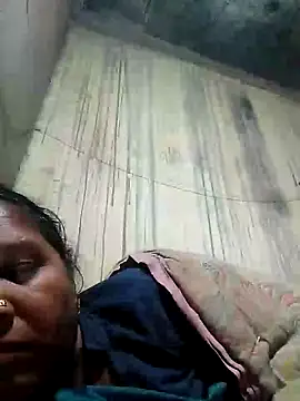 Snapshot of Loomaraj chatting on 02-20-26, 10:33 Loomaraj online show from 02-20-26, 10:33