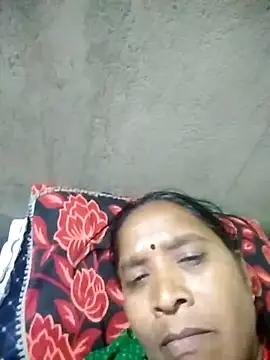 Snapshot of Loomaraj chatting on 02-22-26, 04:08 Loomaraj online show from 02-22-26, 04:08