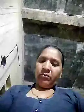 Snapshot of Loomaraj chatting on 05-16-26, 04:06 Loomaraj online show from 05-16-26, 04:06