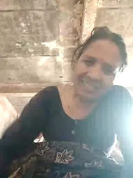 Snapshot of Loomaraj chatting on 05-12-26, 11:05 Loomaraj online show from 05-12-26, 11:05