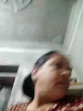Snapshot of Loomaraj chatting on 05-28-26, 10:04 Loomaraj online show from 05-28-26, 10:04