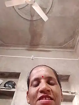 Snapshot of Anitarakkoli chatting on 06-16-26, 04:56 Anitarakkoli online show from 06-16-26, 04:56