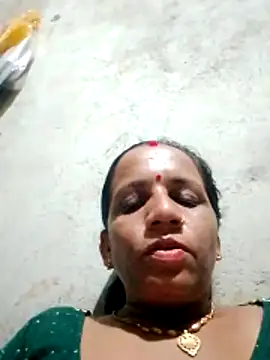 Snapshot of Anitarakkoli chatting on 05-20-26, 04:48 Anitarakkoli online show from 05-20-26, 04:48