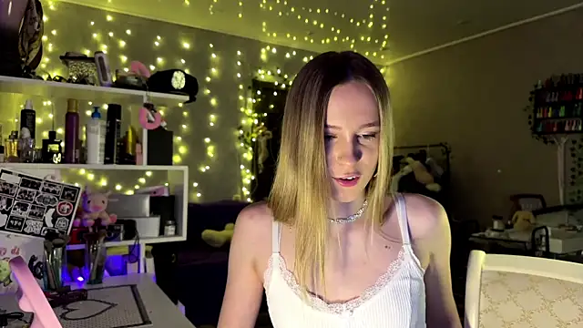 Snapshot of amily_sunray chatting on 02-22-26, 03:35 amily sunray online show from 02-22-26, 03:35