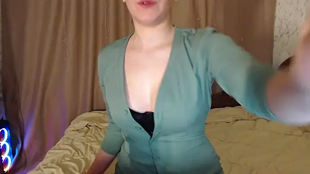 Snapshot of AdelMauds chatting on 03-20-26, 09:38 AdelMauds online show from 03-20-26, 09:38