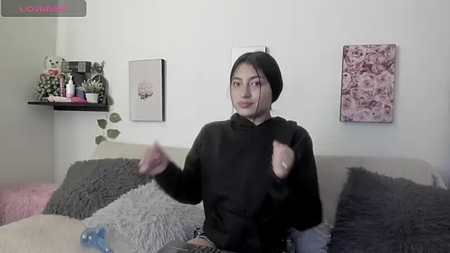 Snapshot of Alexaalove_1 chatting on 02-21-26, 01:02 Alexaalove 1 online show from 02-21-26, 01:02