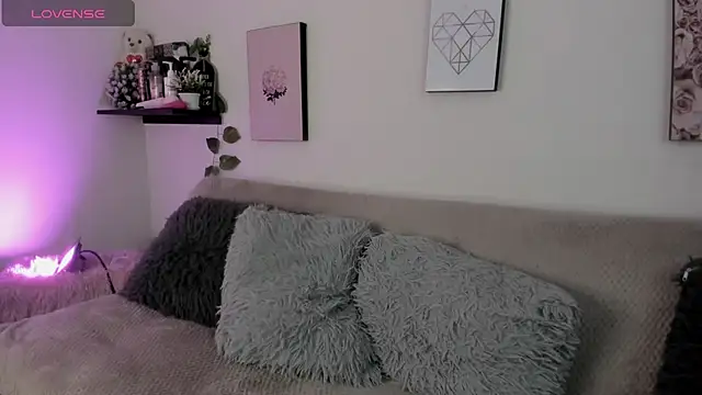 Snapshot of Alexaalove_1 chatting on 02-18-26, 01:29 Alexaalove 1 online show from 02-18-26, 01:29