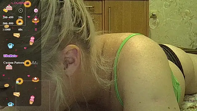 Snapshot of CurvyWild_Lady30 chatting on 06-12-26, 10:29 CurvyWild Lady30 online show from 06-12-26, 10:29