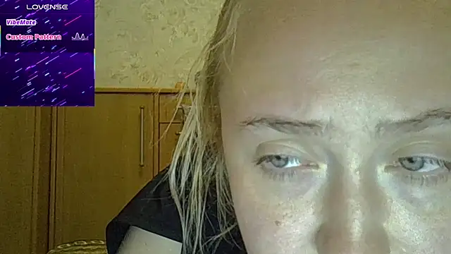 CurvyWild Lady30 online show from 04-18-26, 06:32