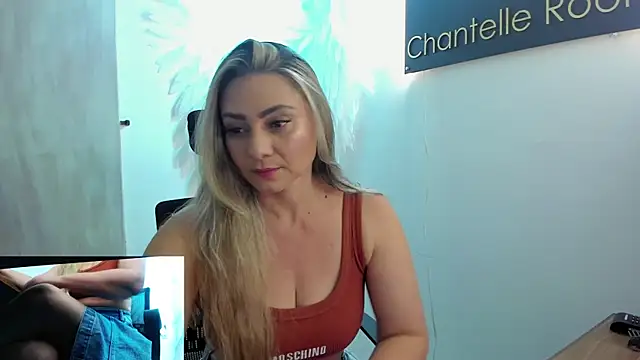 Snapshot of annie_vega17_ chatting on 02-18-26, 09:00 annie vega17 online show from 02-18-26, 09:00