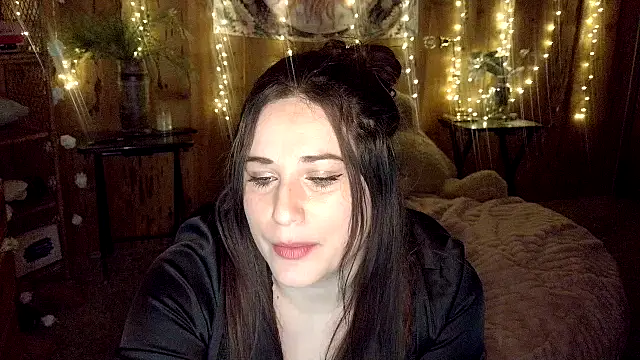 VelvetBrunetteXo online show from 04-15-26, 12:21