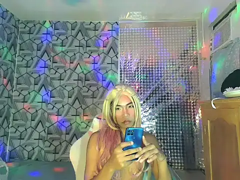 Snapshot of shopiaxox1 chatting on 02-13-26, 10:04 shopiaxox1 online show from 02-13-26, 10:04