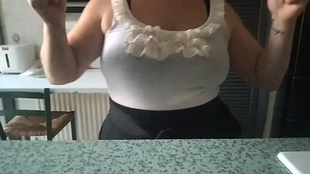 Snapshot of FlirtyFrayaXX chatting on 07-17-26, 10:45 FlirtyFrayaXX online show from 07-17-26, 10:45