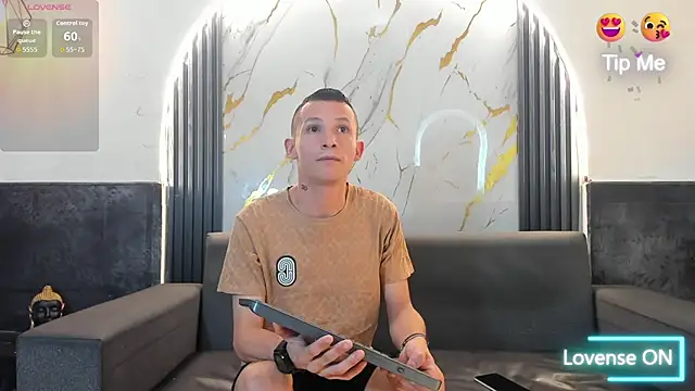 Isaak 26 online show from 04-08-26, 01:18