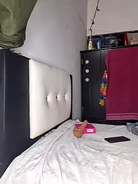Alannys19 online show from 05-17-26, 02:44