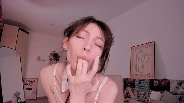 Snapshot of MiaPimmy chatting on 04-19-26, 04:13 MiaPimmy online show from 04-19-26, 04:13