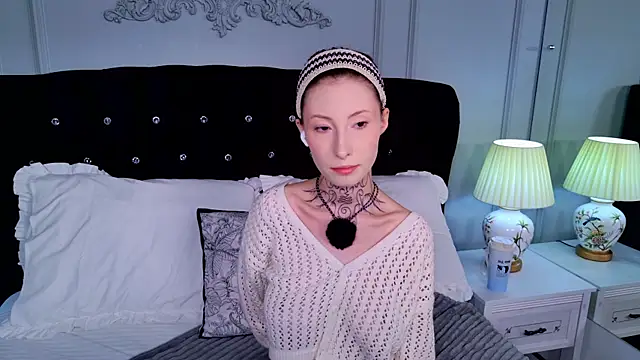 roxy morrison x online show from 05-18-26, 04:07