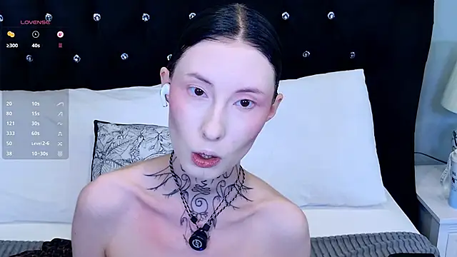 roxy morrison x online show from 04-18-26, 01:02