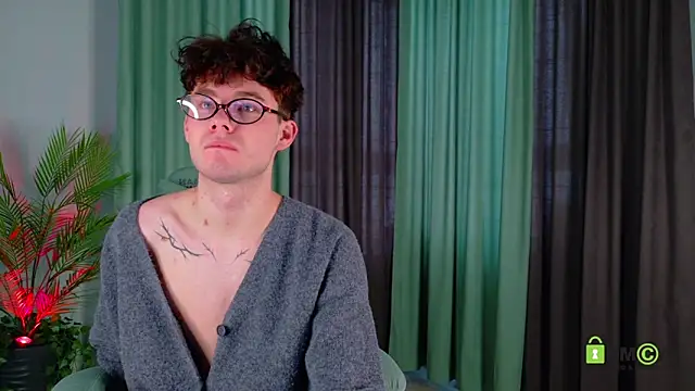 moon Gloww online show from 03-24-26, 01:49