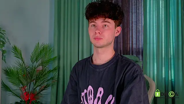 moon Gloww online show from 03-25-26, 01:39