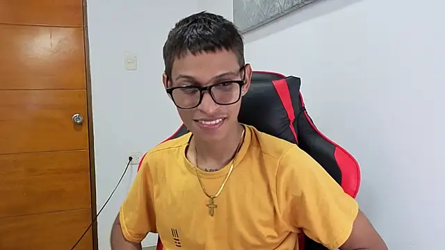 Snapshot of Niklausxxx chatting on 02-25-26, 12:22 Niklausxxx online show from 02-25-26, 12:22