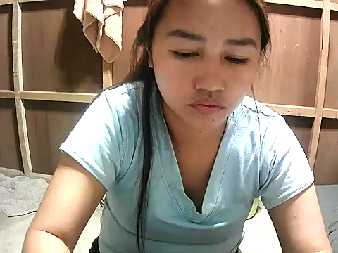 Snapshot of Cloudette_17 chatting on 02-20-26, 09:33 Cloudette 17 online show from 02-20-26, 09:33