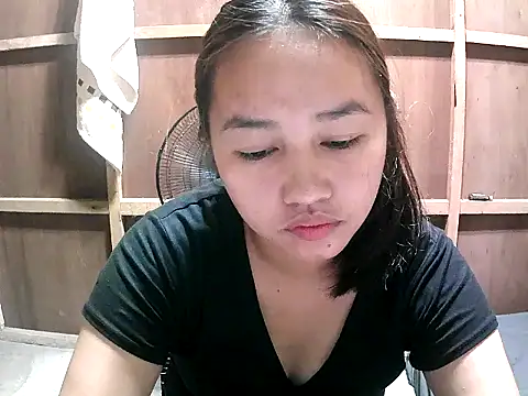 Snapshot of Cloudette_17 chatting on 02-18-26, 04:43 Cloudette 17 online show from 02-18-26, 04:43