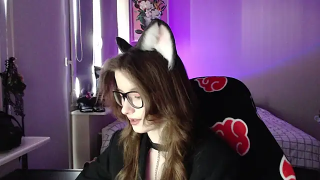 LunaXcherry online show from 04-23-26, 04:52