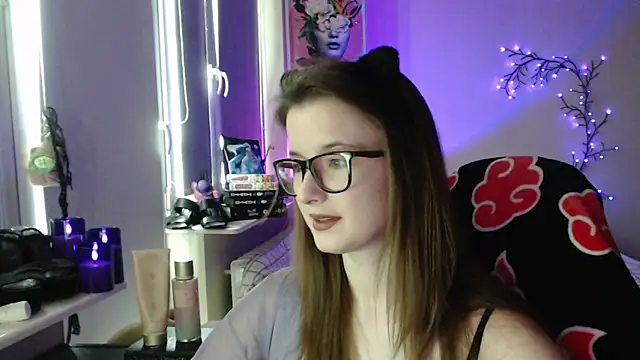 LunaXcherry online show from 05-07-26, 04:32