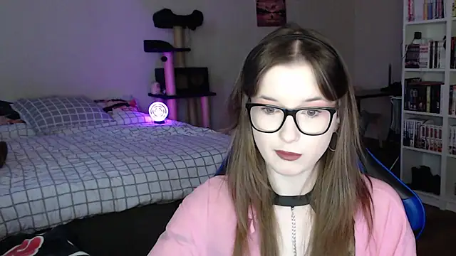 LunaXcherry online show from 03-31-26, 04:42