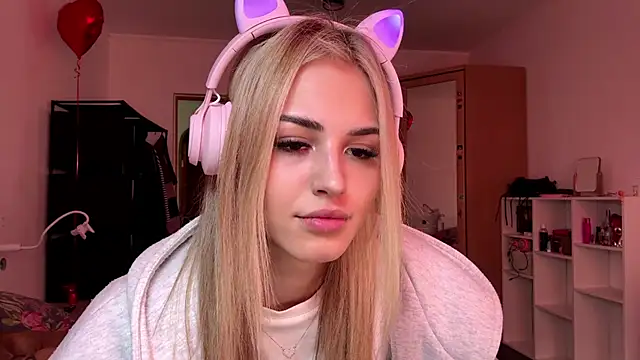 Snapshot of Evva_mayy chatting on 02-19-26, 12:24 Evva mayy online show from 02-19-26, 12:24