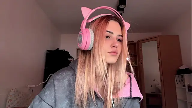 Snapshot of Evva_mayy chatting on 02-10-26, 07:40 Evva mayy online show from 02-10-26, 07:40