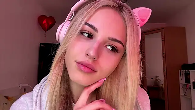 Snapshot of Evva_mayy chatting on 02-26-26, 11:54 Evva mayy online show from 02-26-26, 11:54