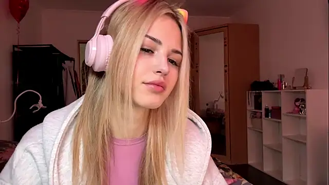 Snapshot of Evva_mayy chatting on 03-02-26, 06:58 Evva mayy online show from 03-02-26, 06:58