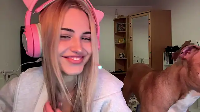 Snapshot of Evva_mayy chatting on 02-13-26, 01:00 Evva mayy online show from 02-13-26, 01:00