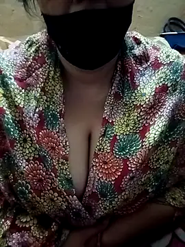 Snapshot of Simran_008 chatting on 04-10-26, 11:01 Simran 008 online show from 04-10-26, 11:01