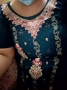 Snapshot of Simran_008 chatting on 04-23-26, 12:40 Simran 008 online show from 04-23-26, 12:40