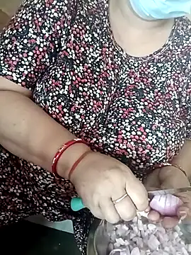 Snapshot of Simran_008 chatting on 04-18-26, 03:53 Simran 008 online show from 04-18-26, 03:53