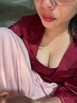 Snapshot of AYW-217 chatting on 02-21-26, 02:52 AYW-217 online show from 02-21-26, 02:52